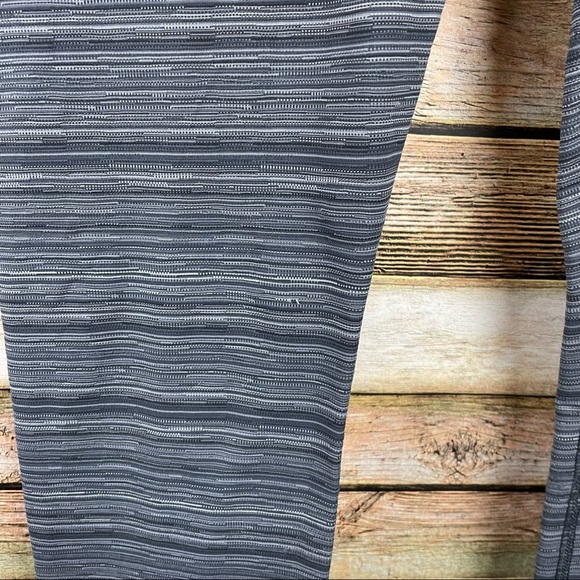 Lululemon Deep Coal Cyber Stripe High Times Leggings Size 2 - Picture 4 of 8